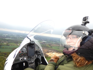 Lena als Pilotin im Gyrocopter