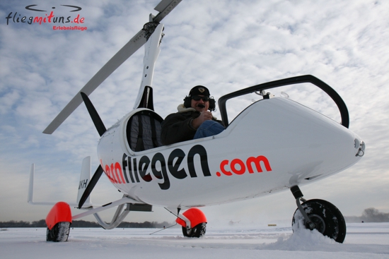 Gyrocopter Rundflug im Winter. Fliegen...